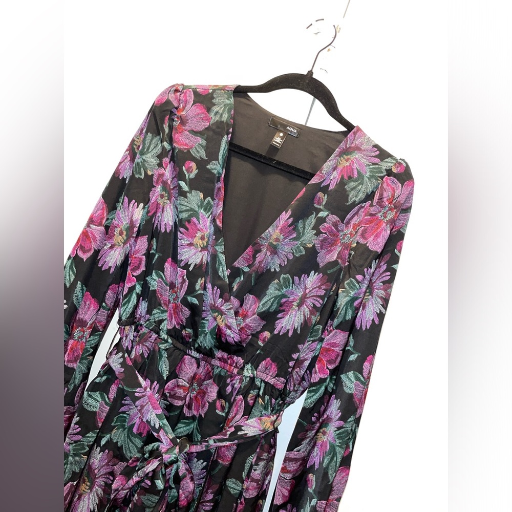 AQUA Long Sleeved V-Neck Fit & Flare Floral Wrap Maxi Dress Size Medium $118 - Picture 8 of 15